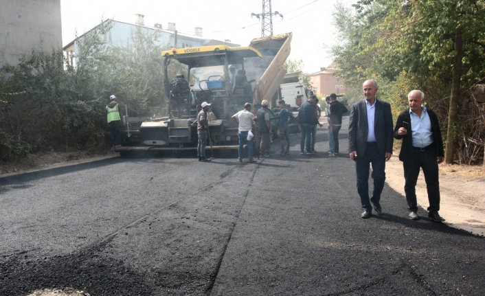 Tuşba’da 12 mahalle yolu asfaltla buluştu