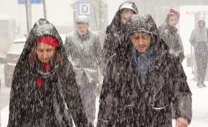 Van’da yoğun kar yağışı…