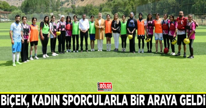 Daire Başkanı Biçek, kadın sporcularla bir araya geldi