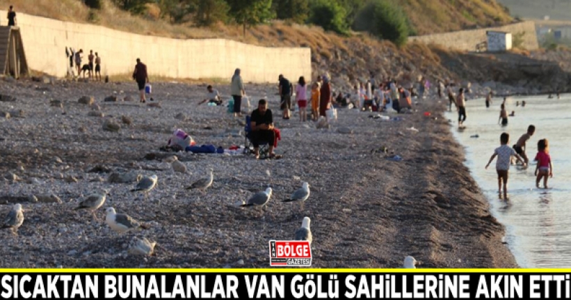 Sıcaktan bunalanlar Van Gölü sahillerine akın etti