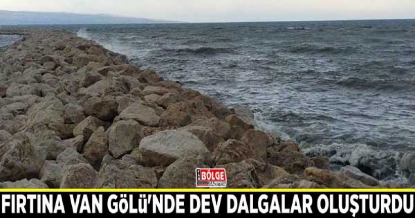 Fırtına Van Gölü'nde dev dalgalar oluşturdu