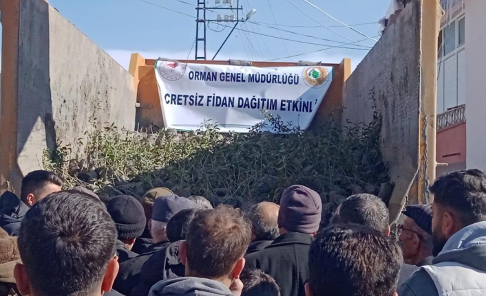 Özalp’ta 10 bin ceviz ve badem fidesi dağıtıldı