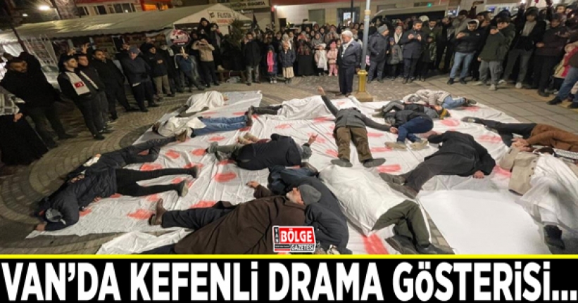 Van'da kefenli drama gösterisi