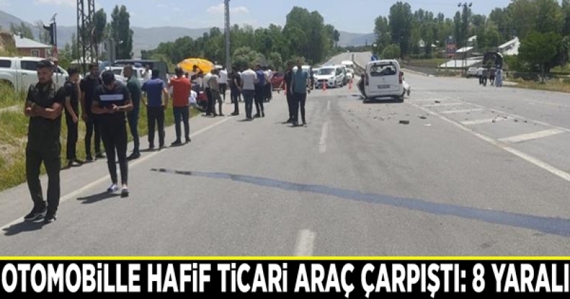 Otomobille hafif ticari araç çarpıştı: 8 yaralı