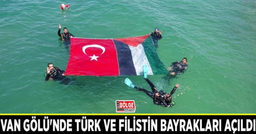 Van Gölü'nde Türk ve Filistin bayrakları açıldı