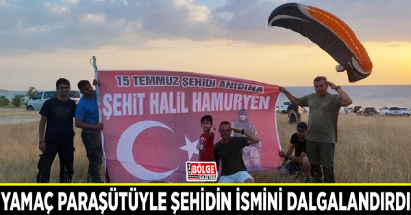 Yamaç paraşütüyle şehidin ismini dalgalandırdı