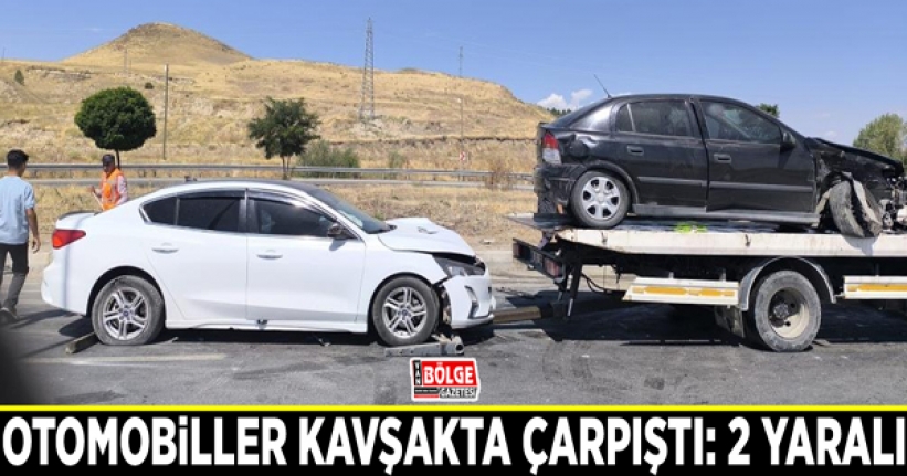 Otomobiller kavşakta çarpıştı: 2 yaralı