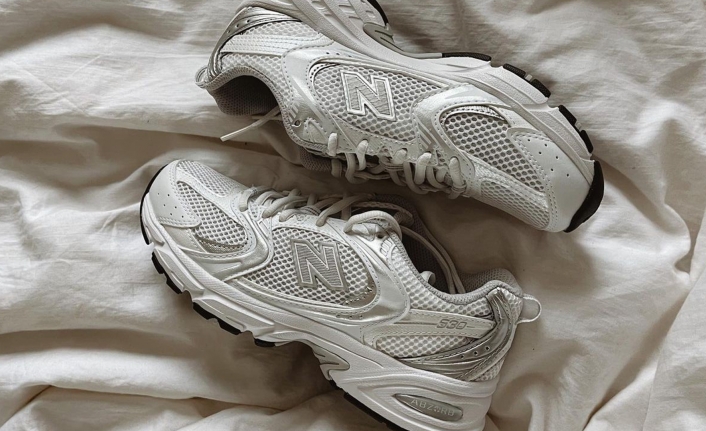 Neden New Balance 530, Hem Konforlu Hem de Şık Bir Ayakkabı Olarak Tercih Ediliyor?