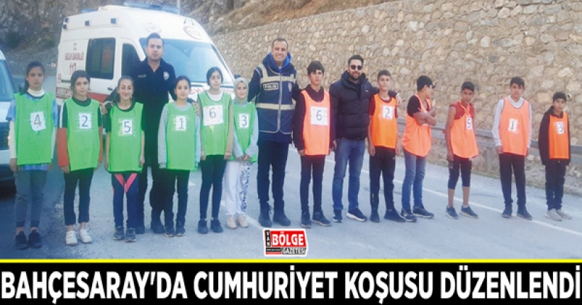 Bahçesaray'da Cumhuriyet Koşusu düzenlendi