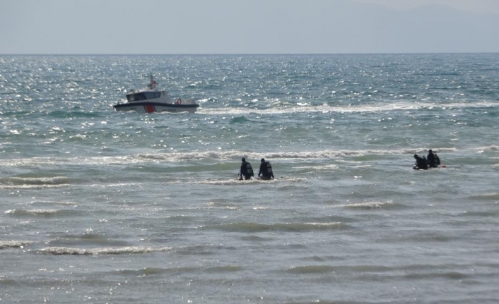 Emniyetin ‘kurbağa adamları’ Rojin için Van Gölü’ne daldı