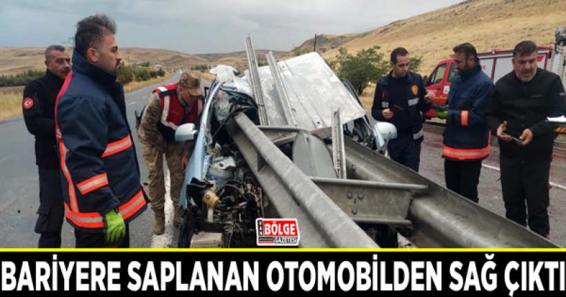 Sürücü, bariyere saplanan otomobilden sağ çıktı