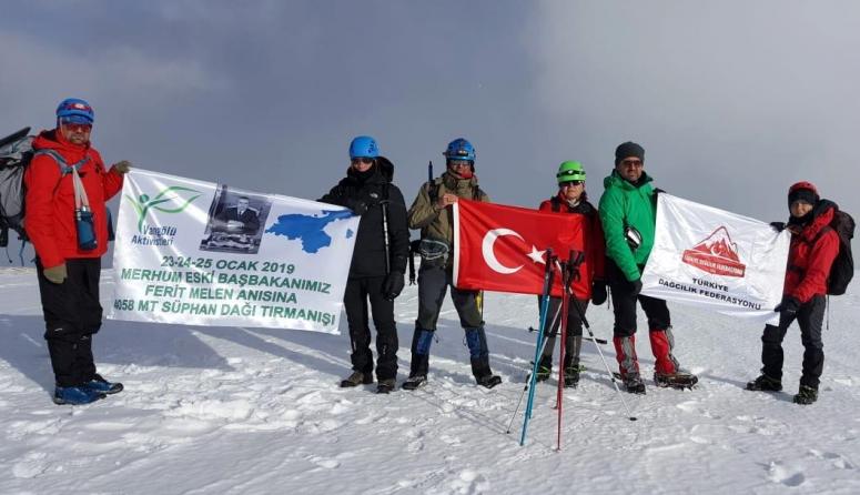 Merhum Vanlı Başbakan anısına Süphan'a çıktılar