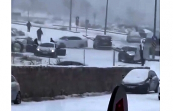 Van’da yollar çarpışan araba pistine döndü