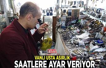 Vanlı usta asırlık saatlere ayar veriyor