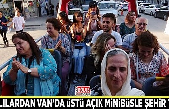 İranlılardan Van’da üstü açık minibüsle şehir turu