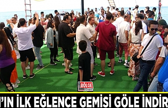 Van’ın ilk eğlence gemisi göle indirildi