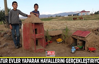 Çamurdan minyatür evler yaparak  hayallerini gerçekleştiriyorlar