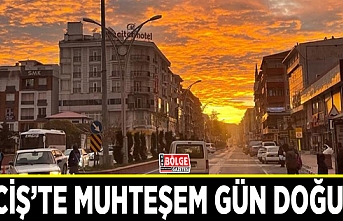 Erciş’te muhteşem gün doğumu