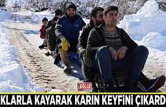 Kızaklarla kayarak karın keyfini çıkardılar