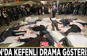 Van'da kefenli drama gösterisi