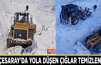 Bahçesaray'da yola düşen çığlar temizleniyor