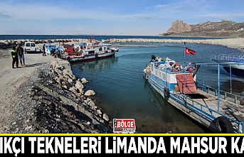 Van'da balıkçı tekneleri limanda mahsur kaldı