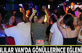 İranlılar Van'da gönüllerince eğleniyor