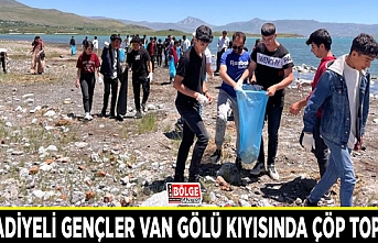 Muradiyeli gençler Van Gölü kıyısında çöp topladı