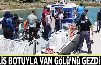 Polis botuyla Van Gölü'nü gezdiler