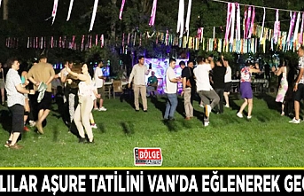 İranlılar Aşure tatilini Van'da eğlenerek geçirdi