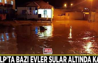 Özalp'ta bazı evler sular altında kaldı