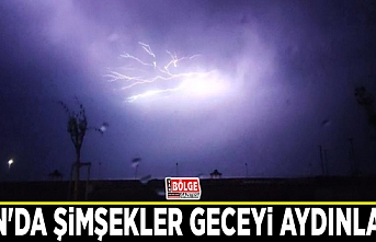 Van'da şimşekler geceyi aydınlattı