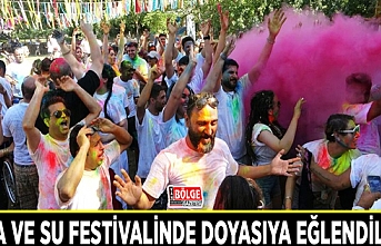 Boya ve su festivalinde doyasıya eğlendiler...