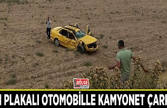 İran plakalı otomobille kamyonet çarpıştı