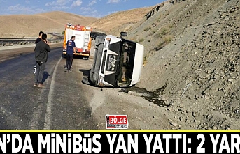 Minibüs yan yattı: 2 yaralı