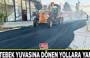 Köstebek yuvasına dönen yollara yama…