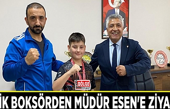 Minik boksörden Müdür Esen'e ziyaret