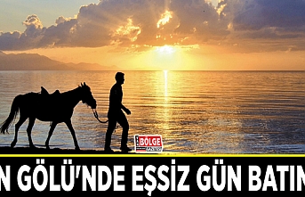 Van Gölü'nde eşsiz gün batımı…