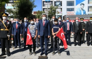 Van'daki Zafer Bayramı kutlamalarına o çocuklar...