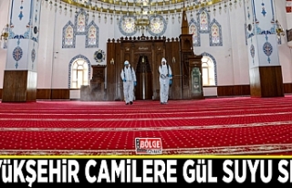 Büyükşehir camilere gül suyu sıktı