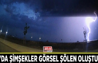 Van'da şimşekler görsel şölen oluşturdu