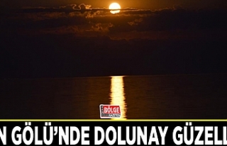 Van Gölü’nde dolunay güzelliği