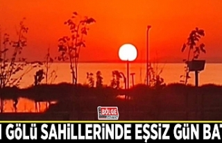 Van Gölü sahillerinde eşsiz gün batımı