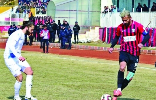 B.Vanspor'un tartışılan futbolcusu Aliağa'da…